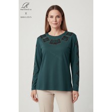 Ravencia Kadın Orta Yaş ve Üzeri Viskon Kare Taşlı Yırtmaçlı Işlemeli Likralı Anne Penye Bluz