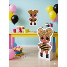 Dodomar 35X24 cm – Ayaklı Pano Lol Bebek Queen Bee Çift Taraflı Bantlı Masa ve Duvar Süsü