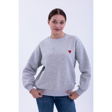 Yakamor Kadın 3 Iplik Şardonlu Sıfır Yaka Kalp Nakışlı Sweat