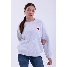 Yakamor Kadın 3 Iplik Şardonlu Sıfır Yaka Kalp Nakışlı Sweat
