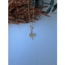 M Miel Kadın Gold Renk Fiyonk Kurdele Detay Taşlı Paslanmaz Çelik Kolye