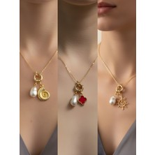 NKT Collection Güneş Deniz Kabuğu Kırmızı Yonca Incili Kolye