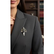 EFEAKS Adalet Temalı Kadın Figürlü Broş - Mesleki Aksesuar Avukat Hukuk