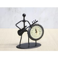 Zenvia Metal Saatli Gitar Çalan Müzisyen