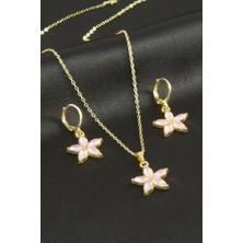 Pazarois Papatya Figürlü Pembe Taşlı Gold Renk Bijuteri Kolye ve Küpe Seti