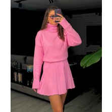 Cupelle Boutique Pembe Takım Pileli Mini Etek ve Boğazlı Yaka Ile