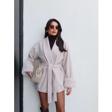 Esra Helvacı Kürk Manşetli Bağlamalı Kısa Kaban