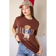 Moda Days Kadın Ayı Nakışlı Bisiklet Yaka Kısa Kollu Pamuklu Tişört