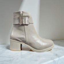 ✨ Adım Adım Şıklık: Tokalı Fermuarlı Klasik Kısa Topuklu Bot