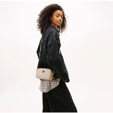 Tommy Hilfiger Kadın Bej Omuz Çantası (AW0AW18065-ABY)