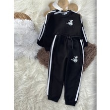 Noble Kids Sırt Baskılı Siyah Takım – Beyaz Çizgili, 3 Iplik Şardonlu, Unisex, 3–8 Yaş