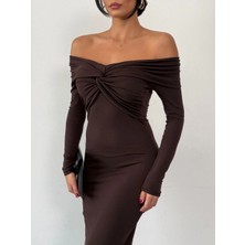 Esila Moda Kadın Kahverengi Düğümlü Madonna Yaka Elbise