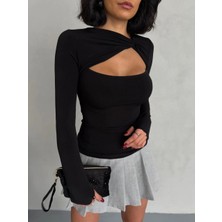 Esila Moda Kadın Siyah Burgu Detay Bluz