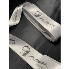 Massaltay Beyaz Atatürk Imzalı 4cm Saten Kurdele - 5 Metre Milli Özel Süsleme Şeridi