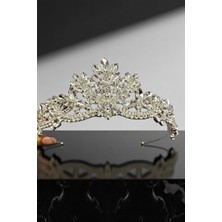 Massaltay Plevne Model Beyaz Kristalli Gelin Tacı – Şık ve Zarif Özel Tasarım Saç Aksesuarı