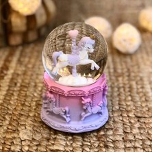 Norino Pilli Işıklı Müzikli Kar Küresi–at Figürlü Eğlenceli Masaüstü Biblo, LED Aydınlatmalı Dekoratif Hediyelik Kar Küresi