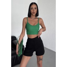 Tarz ve Rahatlığı Bir Arada Sunan Yüksek Bel Esnek Likralı Krep Şort Siyah