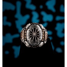 Yıldırım Osmanlı Motifli Siyah Mineli 925 Ayar Gümüş Erkek Yüzük – El Işçiliği Detaylı Tasarım