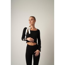 Ambar Kol Ucu Fiyonk Detaylı Bluz