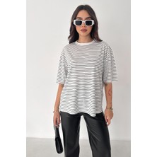 Noa Noa Kadın Oversize Çizgili Tişört – Monochrome Ease