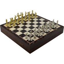 Orta Boy Metal Yunan Satranç Takımı Parlak ve Ceviz Desenli Sandıklı Mdf Tahtası (36X36X6 Cm.)