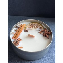 Metal Kutuda Ahşap Fitilli, Sandal Ağacı ve Vanilya Kokulu Tamamen Bitkisel Soya Mumu