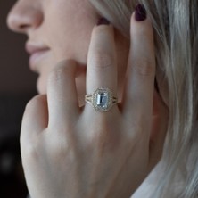 Oroline Kuyumculuk 8 Ayar Altın Baget Yanı Taşlı Kadın Yüzük