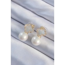 Pazarcan Pirinç Altın Renk Zirkon Taşlı Çiçek Tasarımlı Kadın Küpe