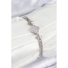 Pazarcan Pirinç Zirkon Taşlı Yonca Model Gümüş Renk Kadın Bileklik