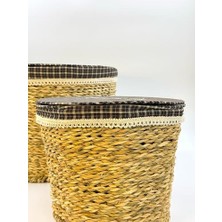 3'lü Kapaklı Hasır Sele Seti – Çamaşır ve Oyuncak Sepeti, Kirli Çamaşır Sepeti, Doğal Hasır Saklama Kutusu, El Örgüsü Dekoratif Kutu, Kıyafet, Havlu ve Ev Eşyaları (2 Li Set)