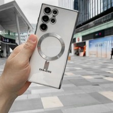 S25 Ultra Kılıf Kamera Lens Korumalı Kablosuz Şarj Destekli Arkası Şeffaf Parlak Kenarlı Kapak Esnek Silikon Kılıf (Gümüş Rengi)