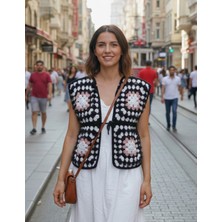 Artepieza Kadın Siyah Beyaz Granny Square El Örgüsü Pamuklu Yelek - Motifli Bel Boyu Otantik Yelek