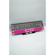 Plakam54 El Yazı Fontlu Kraliçe Taclı Pembe Beyaz Kişiye Özel Isimli Pleksi Araba Plakalığı