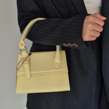 İzel Çakran Tereyağı Sarısı Kemer Detaylı Önden Saplı Mini Nora Çanta