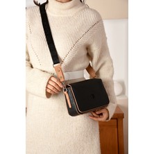 Just Polo Kadın Gofraj Baskılı 5 Bölmeli Fermuar Kapama Omuz Çantası 4036-00 Siyah Taba