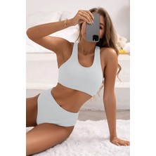 Kadın Beyaz Çapraz Sırt Detaylı Iç Çamaşır Takımı - Modern, Konforlu ve Günlük Kombinlere Uygun