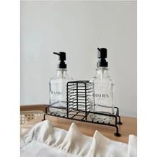 2’li Metal Standlı Cam Sıvı Sabunluk ve Losyonluk Seti – Süngerlik Hazneli Şeffaf Cam Şişe, Banyo ve Mutfak Tezgahı Için Şık ve Kullanışlı Pompalı Sıvı Sabunluk Takımı (Siyah)