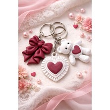 Vivie Tasarım Kalp Temalı Fiyonk & Ayıcık Detaylı Sevimli Anahtarlık – Sevimli Hediye + Sevgililer Günü