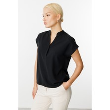 Ekol Dik Yaka Kısa Kollu Kadın Bluz 25YEKL03044