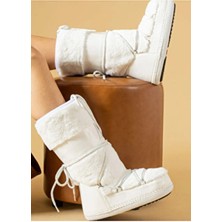 Mummy Candle Kadın Kar Çizmesi Moon Bot Beyaz Kürklü Deri Detaylı Düz Topuklu Şık Görünüm