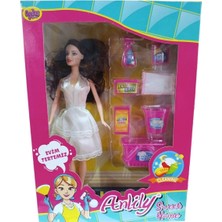 Marka Oydaş Anlılıy Kutuda Temizlik Setli Bebek-Kahve Saçlı Beyaz Elbise