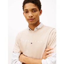 Tommy Hilfiger Tjm Normal Kesim Lineer Logolu Erkek Bej T-Shirt DM0DM20744ABY