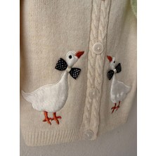 Babudi Kız Bebek Ördek Nakışlı Triko Hırka & Pelerinli Takım – Yeşil