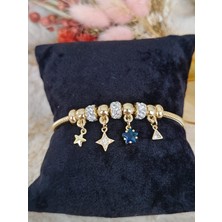 Tuel Gold Detaylı Mavi Taşlı Çiçek Formlu Çelik Charm Bileklik