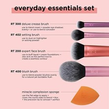 Real Technıques Everyday Essentials Makyaj Fırçası, Yüz Için Komple Set (Yüz Süngeri, Yüz, Ruj, Ayarlama ve Delüks Göz Farı Fırçası)