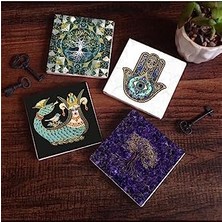 Hayat Ağacı, Şahmeran, Fatma Ana Eli  Taş Bardak Altlığı Seti - 4 Parça - Dekoratif, Rustik Mutfak Aksesuarı, 10X10 Cm, Kaydırmaz Tabanlı, Şık ve Dayanıklı SC482