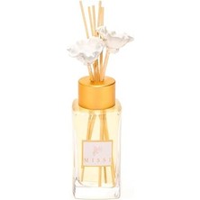 180 ml Kare Şişe Ekru Çiçek Bambu Çubuklu Vanilya Sandal Oda Kokusu