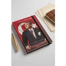 ArtMaster Atatürk Tarihsiz Ajanda Kuşe Kapak Kırmızı 1 Adet Atatürk Modalist Çizgili Defter Lastikli 14X20 cm Günlük Planlayıcı