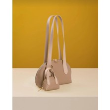 Özüm Takı Çanta Kadın Mini Çantalı Charm Detaylı Uzun Saplı El ve Kol Çantası Vizon