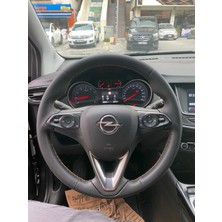 Detay Deri Direksiyon Direksiyon Kılıfı Opel Astra K-Grandland x - Corsa E Bentley Desen Siyah Dikiş